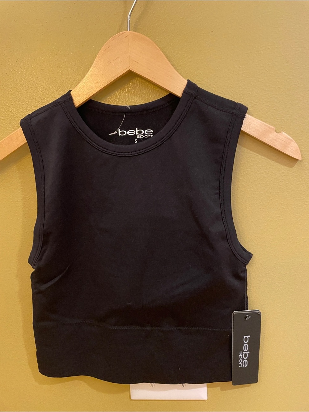 NWT bebe Black Cropped Sleeveless Sports Bra